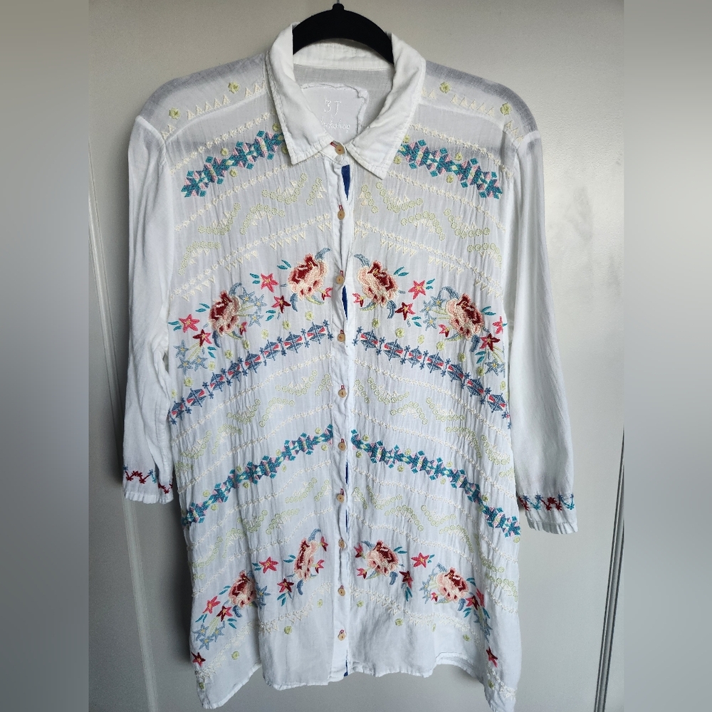 Johnny Was 3J Workshp 3/4 sleeve embroidered top